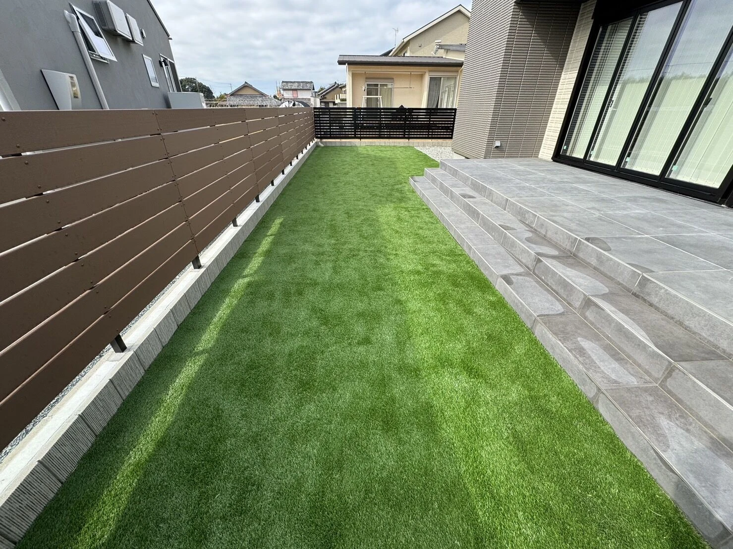 発泡スチロールの壁を使った安全でラグジュアリーなエクステリア ②