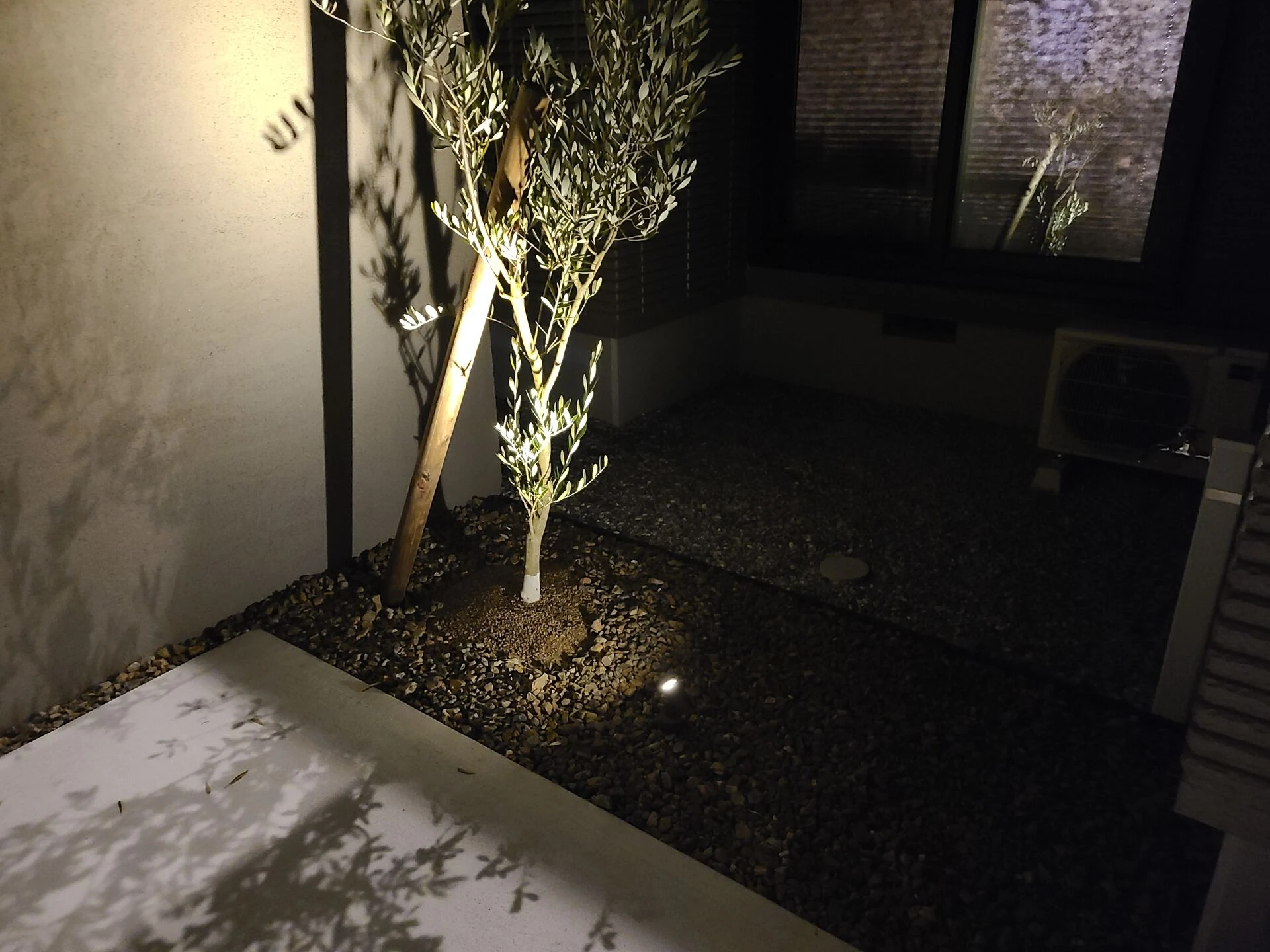 発泡スチロールの壁を使った安全でラグジュアリーなエクステリア ②