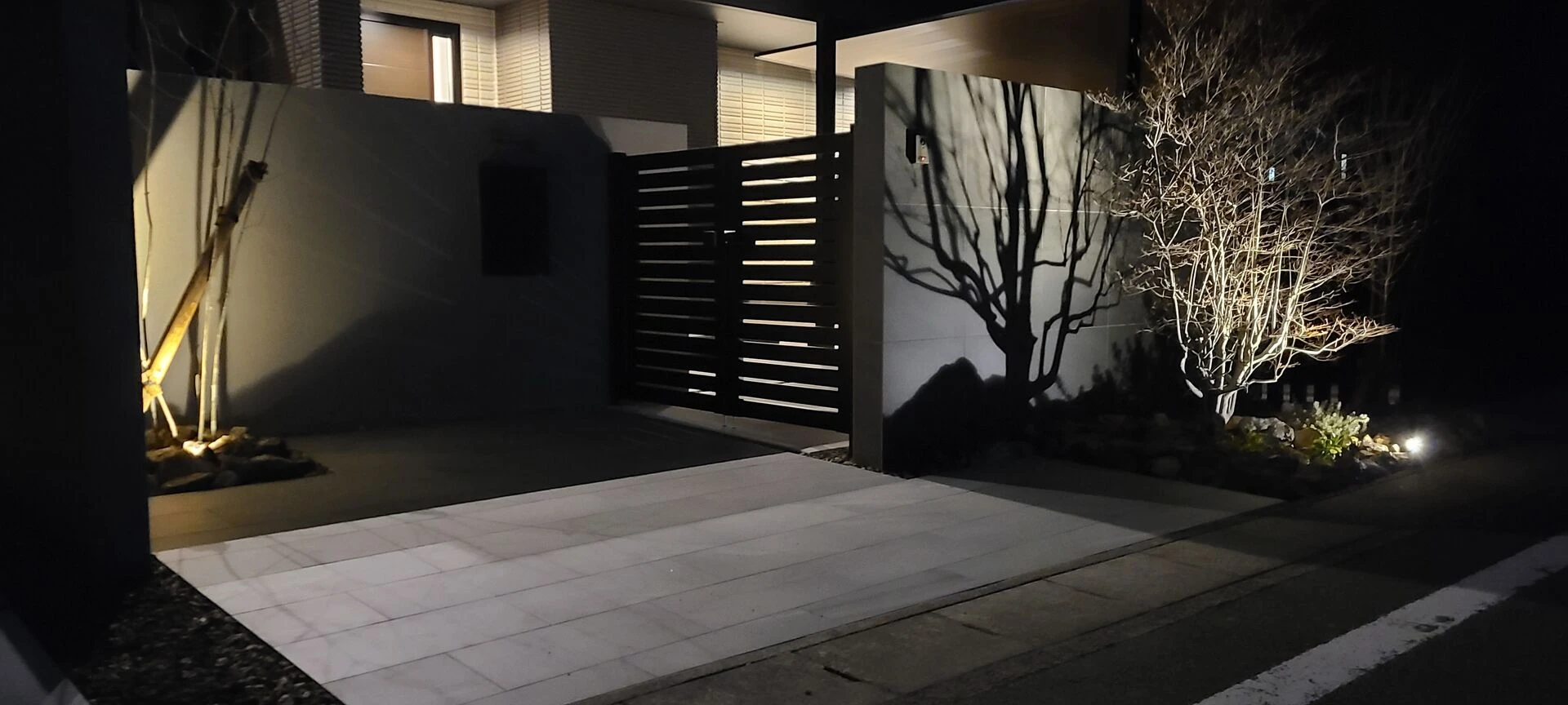 発泡スチロールの壁を使った安全でラグジュアリーなエクステリア ②