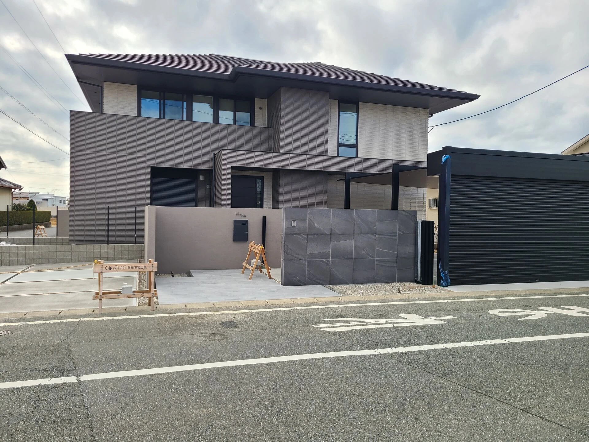 発泡スチロールの壁を使った安全でラグジュアリーなエクステリア ②