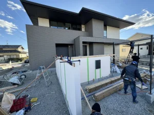 発泡スチロールの壁を使った安全でラグジュアリーなエクステリア