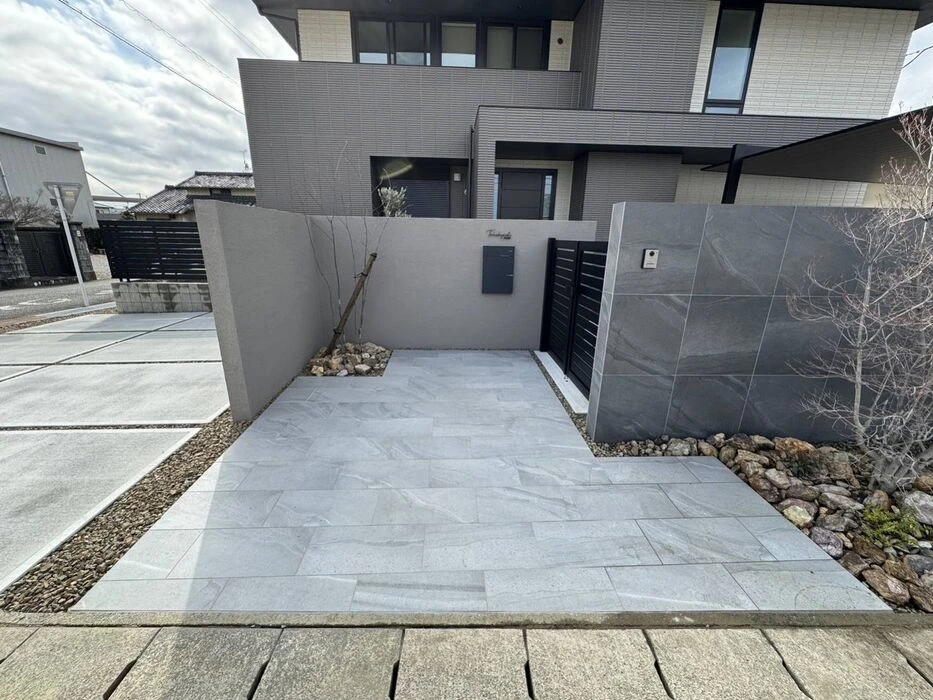 発泡スチロールの壁を使った安全でラグジュアリーなエクステリア ②