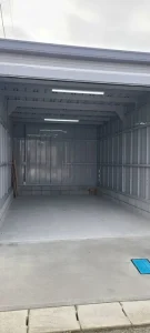 イナバの最大サイズガレージ　蛍光灯、電源（100V、200Vフル装備）