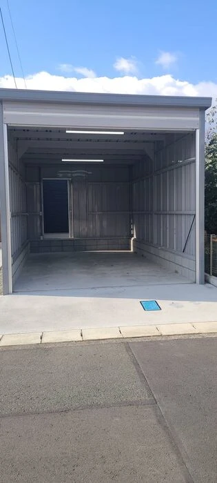 イナバの最大サイズガレージ　蛍光灯、電源（100V、200Vフル装備）