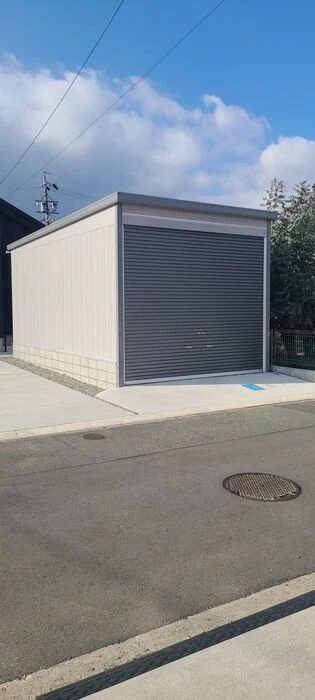 イナバの最大サイズガレージ　蛍光灯、電源（100V、200Vフル装備）